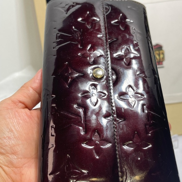 Louis Vuitton Sarah Wallet in Vernis Amarante , pre loved. Wallet only. - Picture 14 of 15